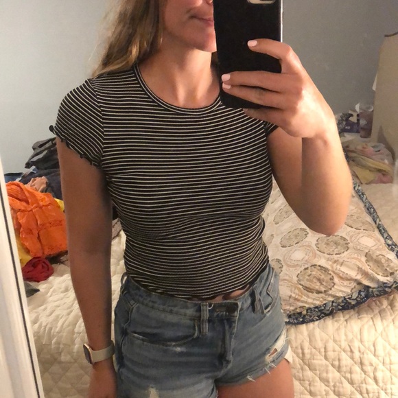 Super Soft Black & White Crop Top - Picture 4 of 6